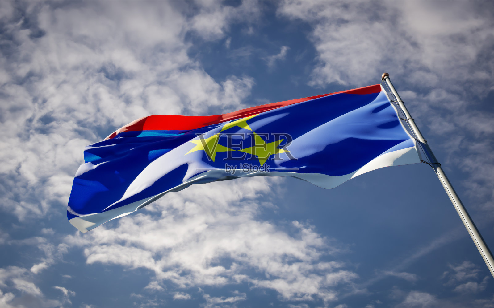 伏伊伏丁那的国旗在天空背景特写中飘扬。照片摄影图片
