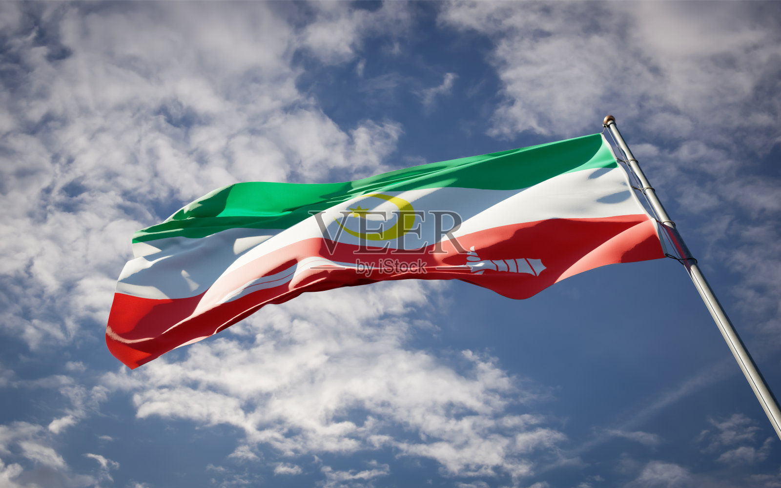 邦萨莫罗国旗在天空背景近距离挥舞。照片摄影图片