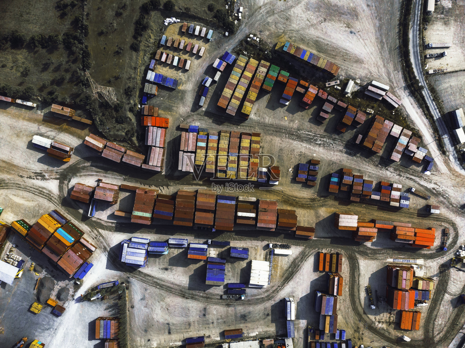 航运港彩色集装箱堆场鸟瞰图照片摄影图片