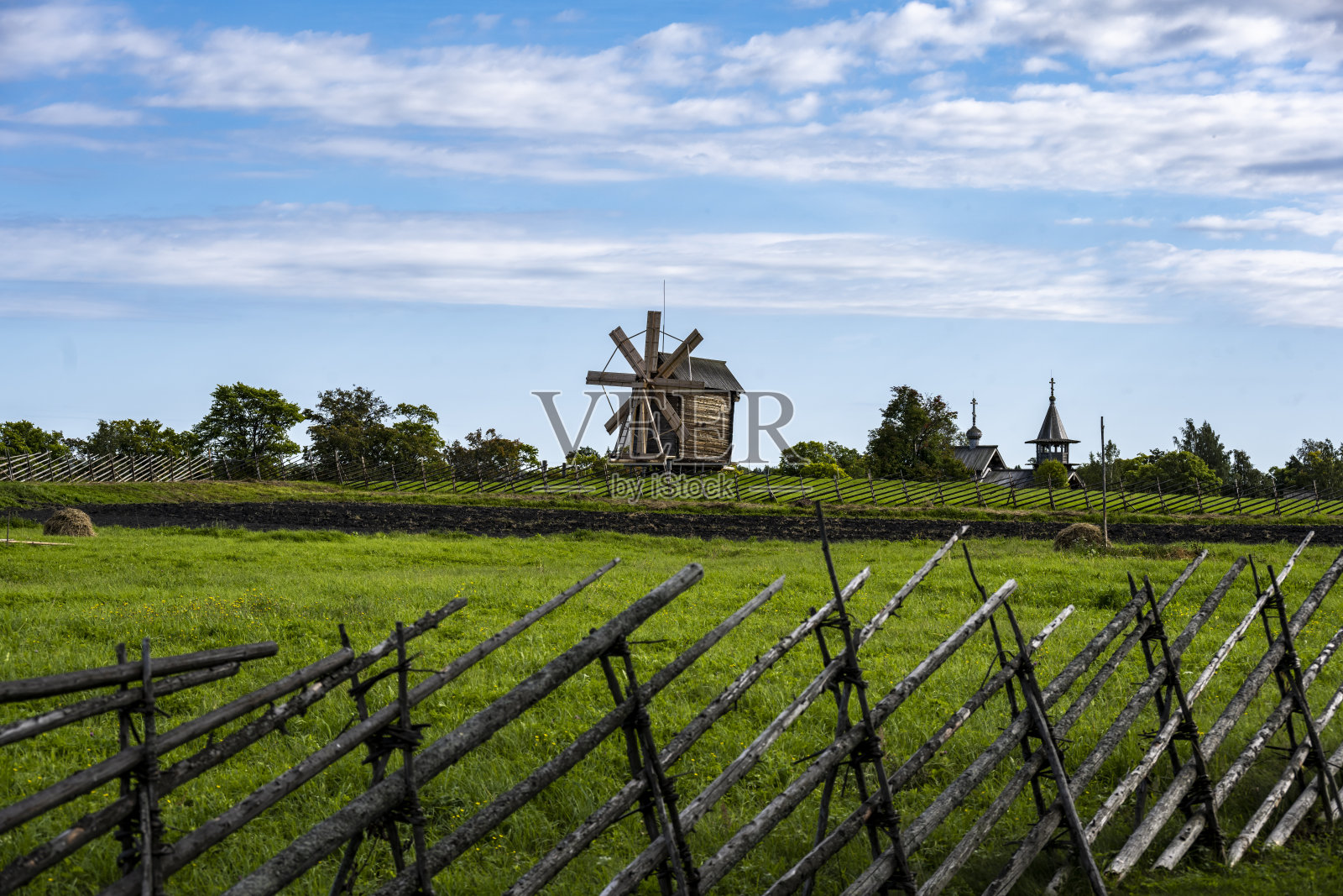 古董木制建筑照片摄影图片