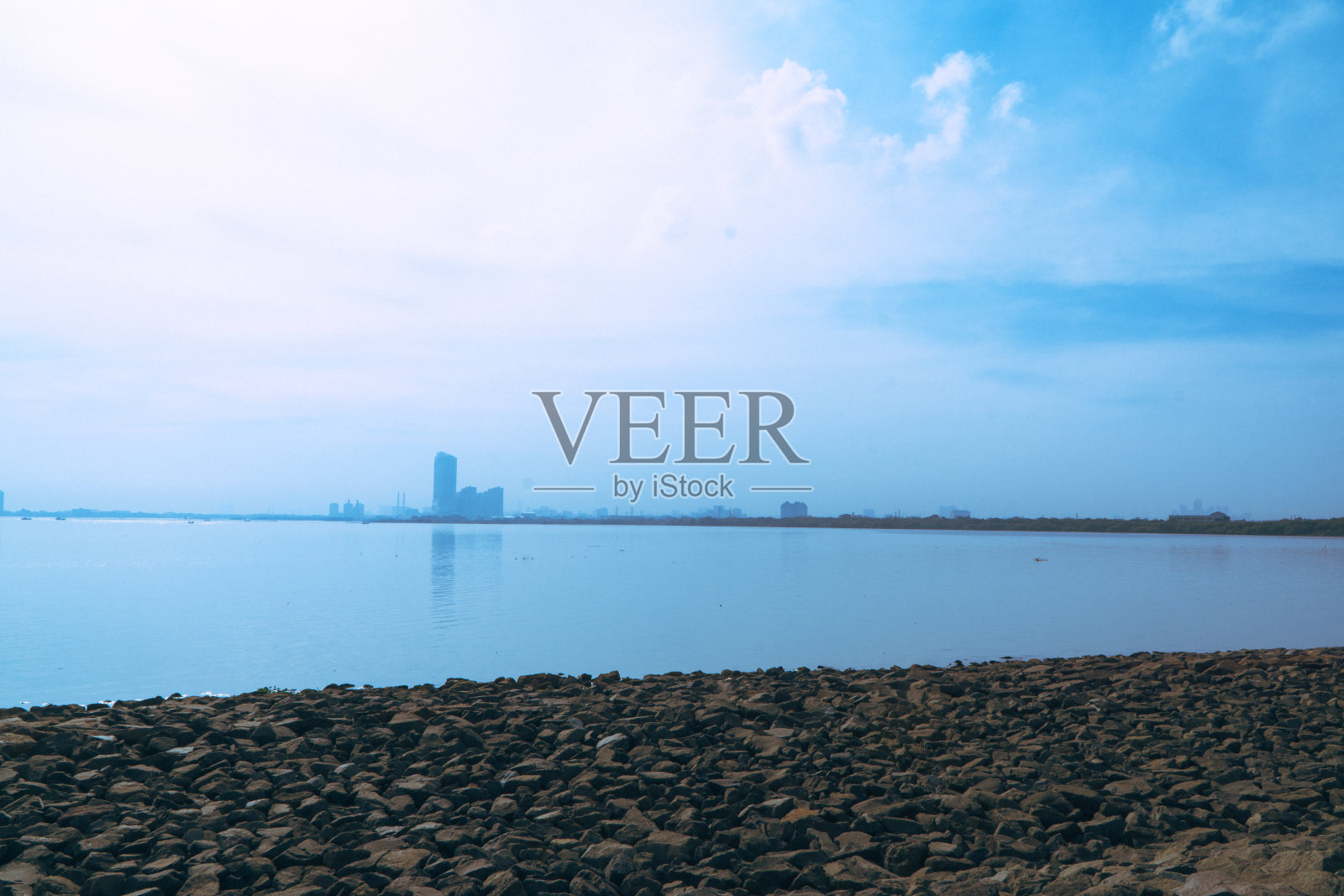 岩石海滩视图照片摄影图片