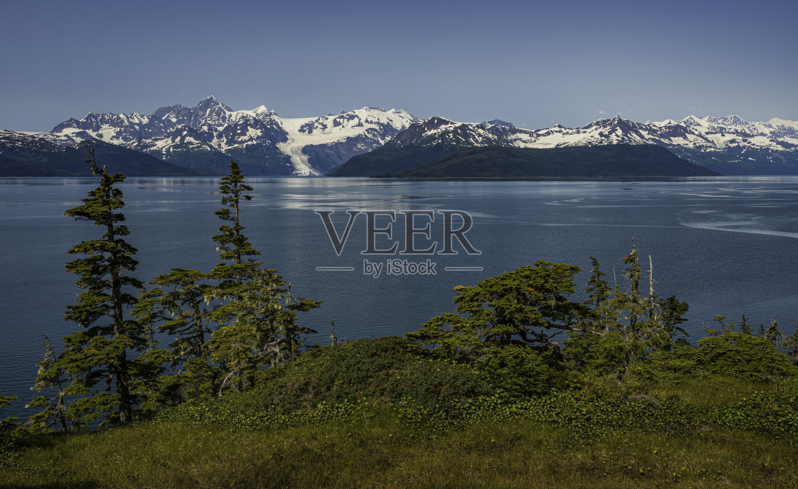 阿拉斯加楚加奇山脉的吉尔伯特山照片摄影图片