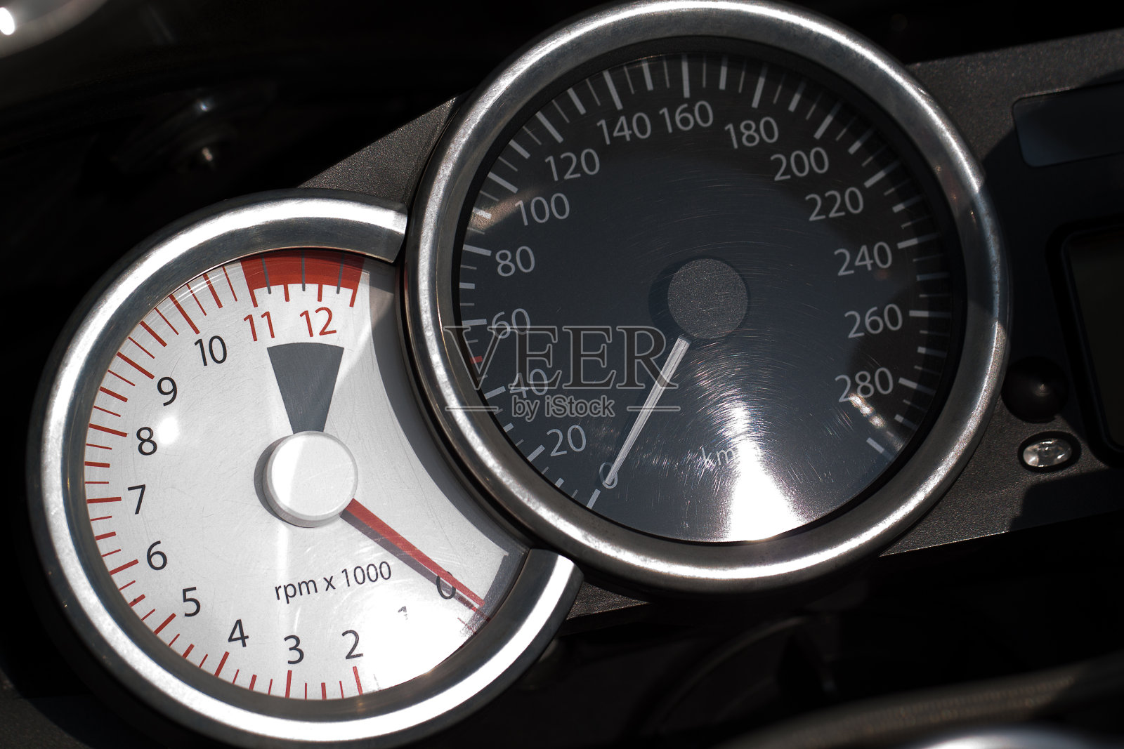 速度计和转速计的关闭车辆读数为零照片摄影图片