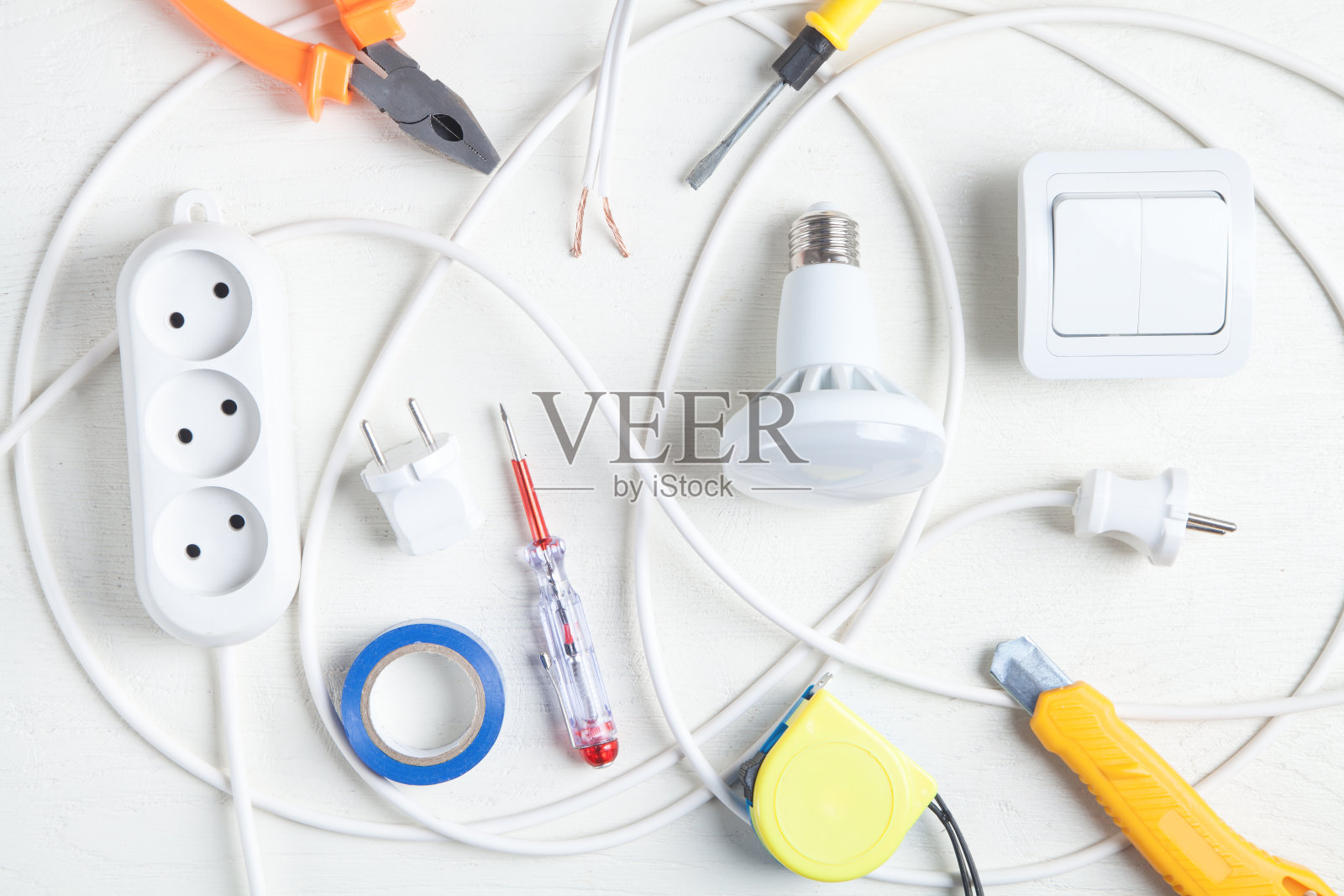 工作工具，灯泡和部件。电气对象照片摄影图片