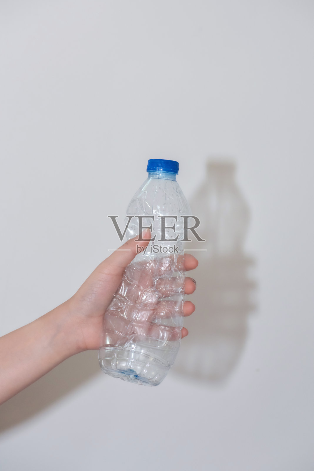 等待回收的塑料瓶。照片摄影图片