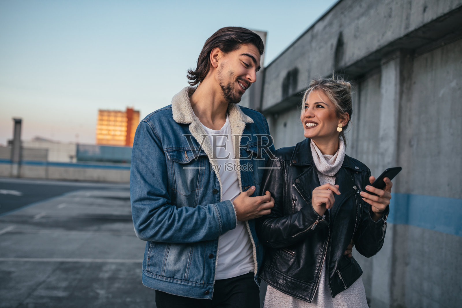 他们联系的时间照片摄影图片