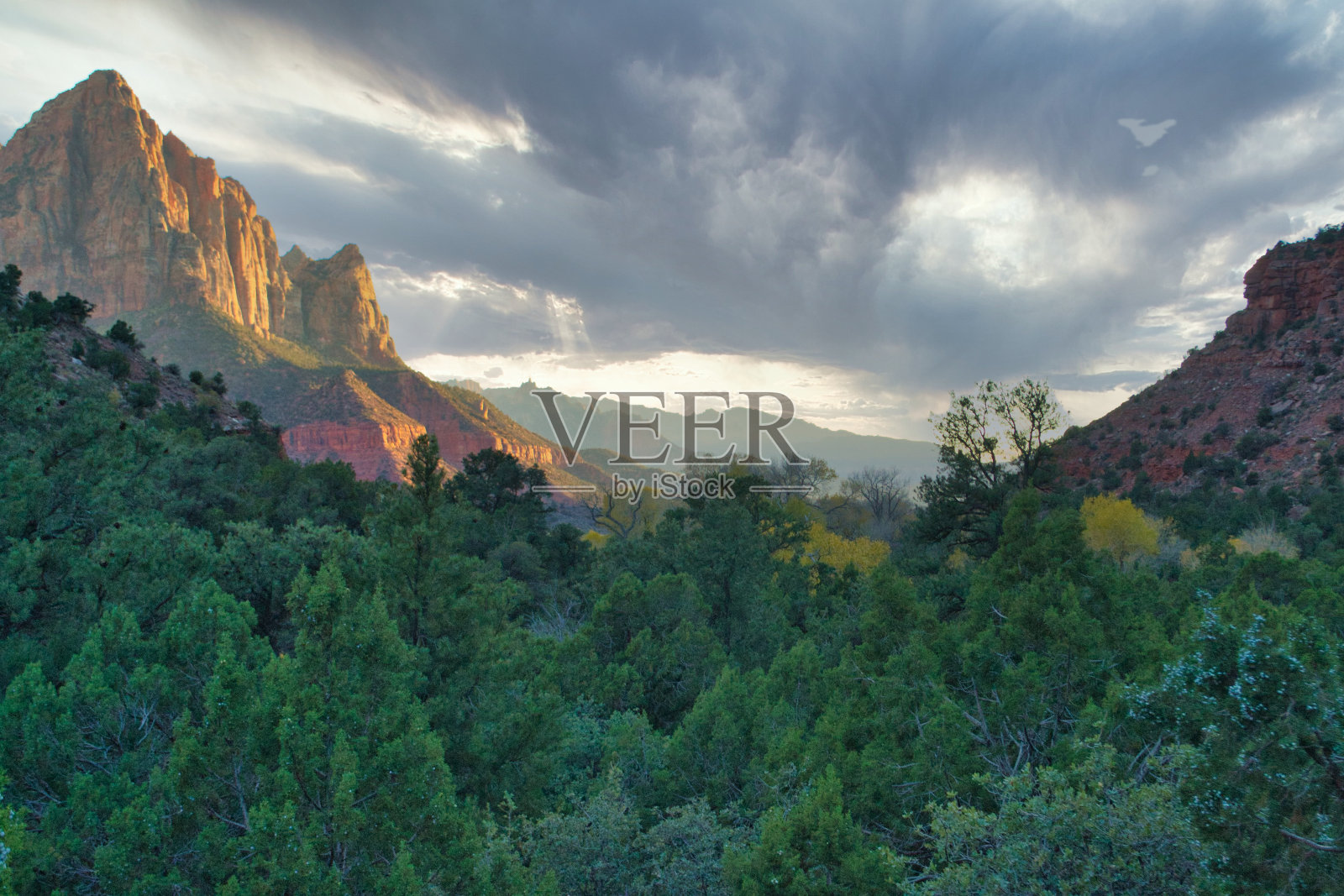 美国犹他州锡安国家公园，在守望者的观点照片摄影图片