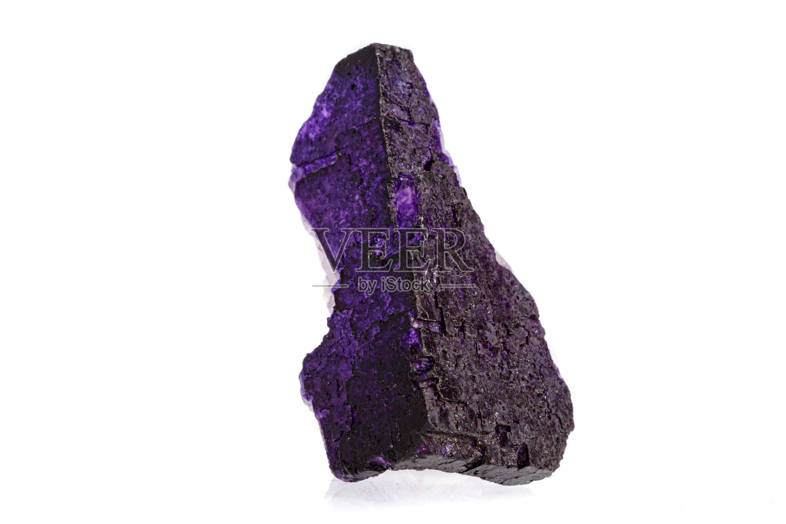 宏石矿物萤石在白色背景上照片摄影图片