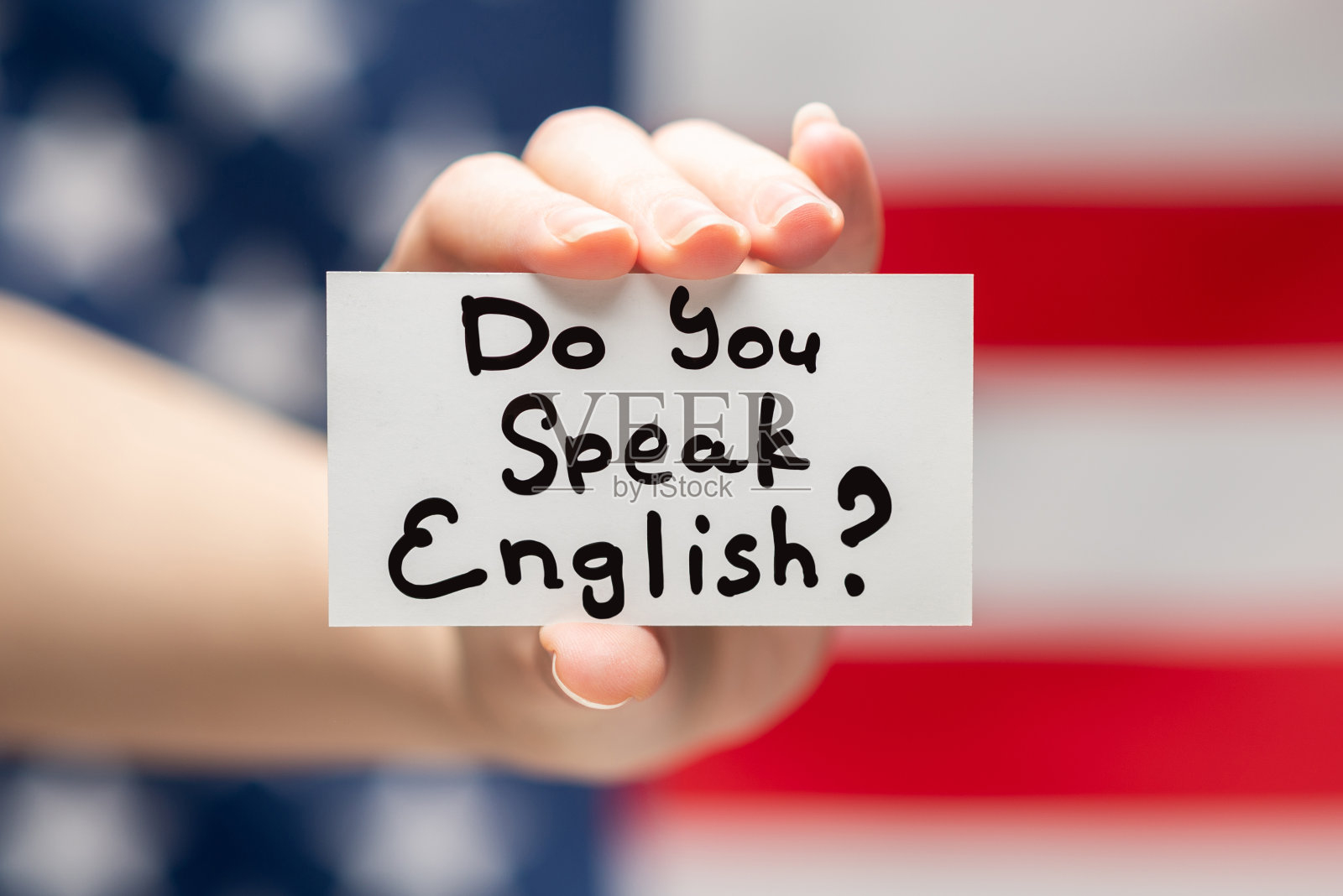 你能在卡片上讲英语吗?美国国旗的背景。照片摄影图片