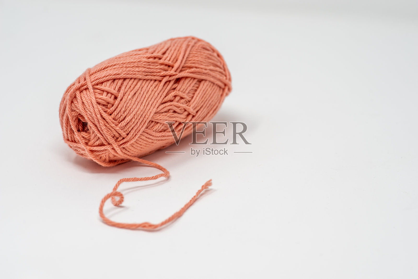 单个粉色羊毛球照片摄影图片