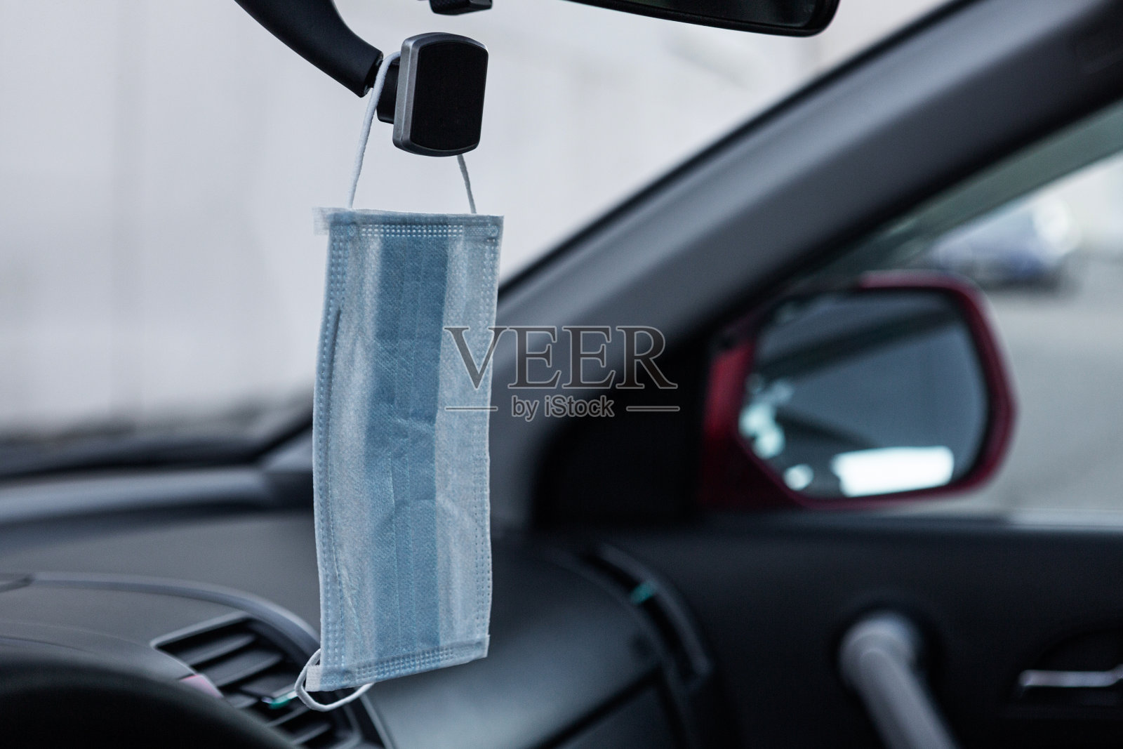 面具在汽车照片摄影图片