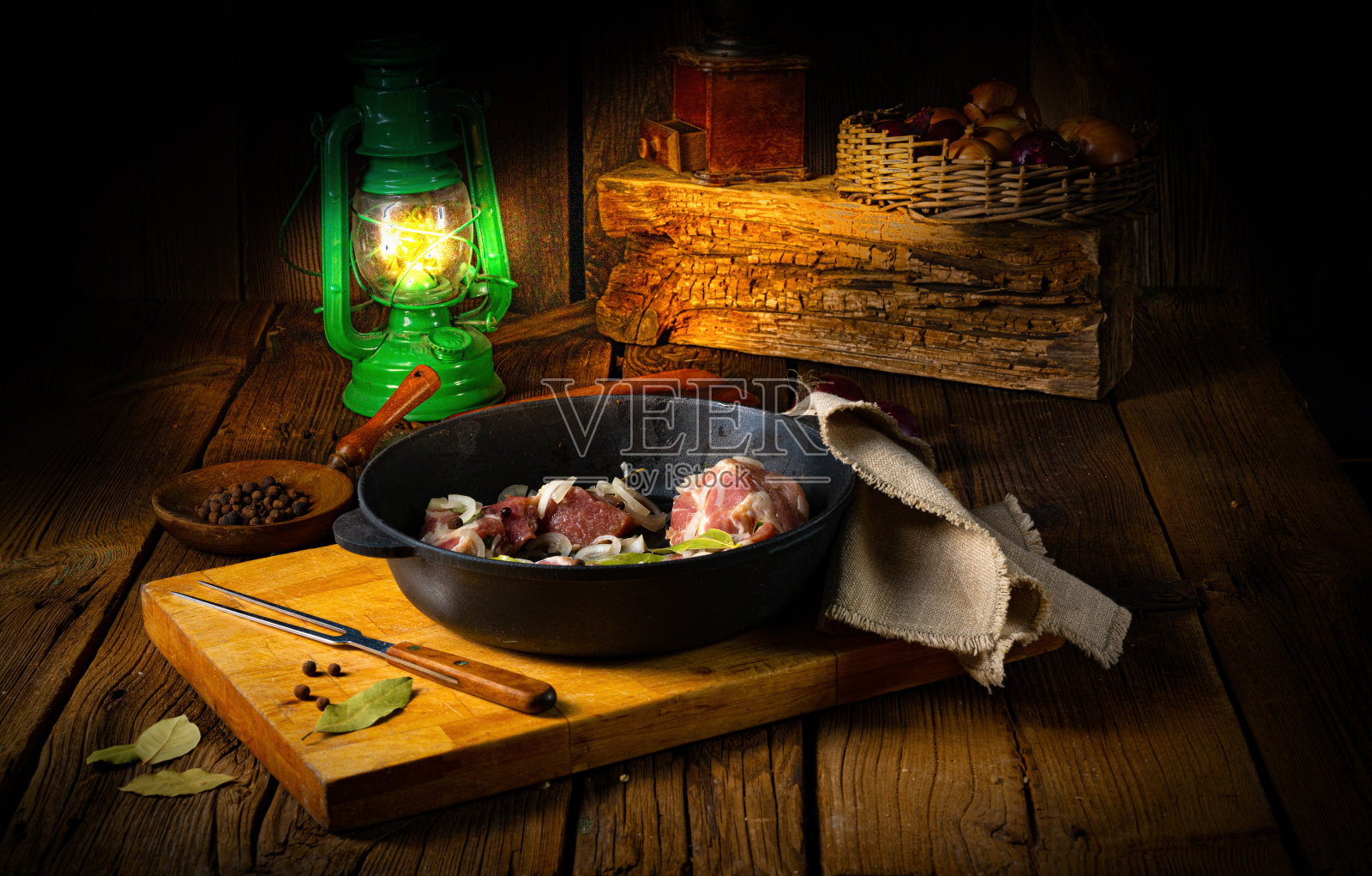 生的东弗里西亚sirtje烤香料。照片摄影图片