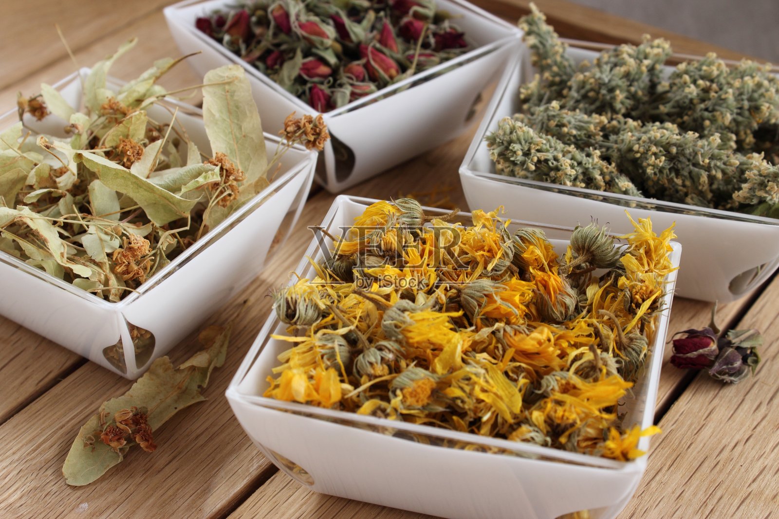 用于植物治疗的干燥草药。替代医学。照片摄影图片