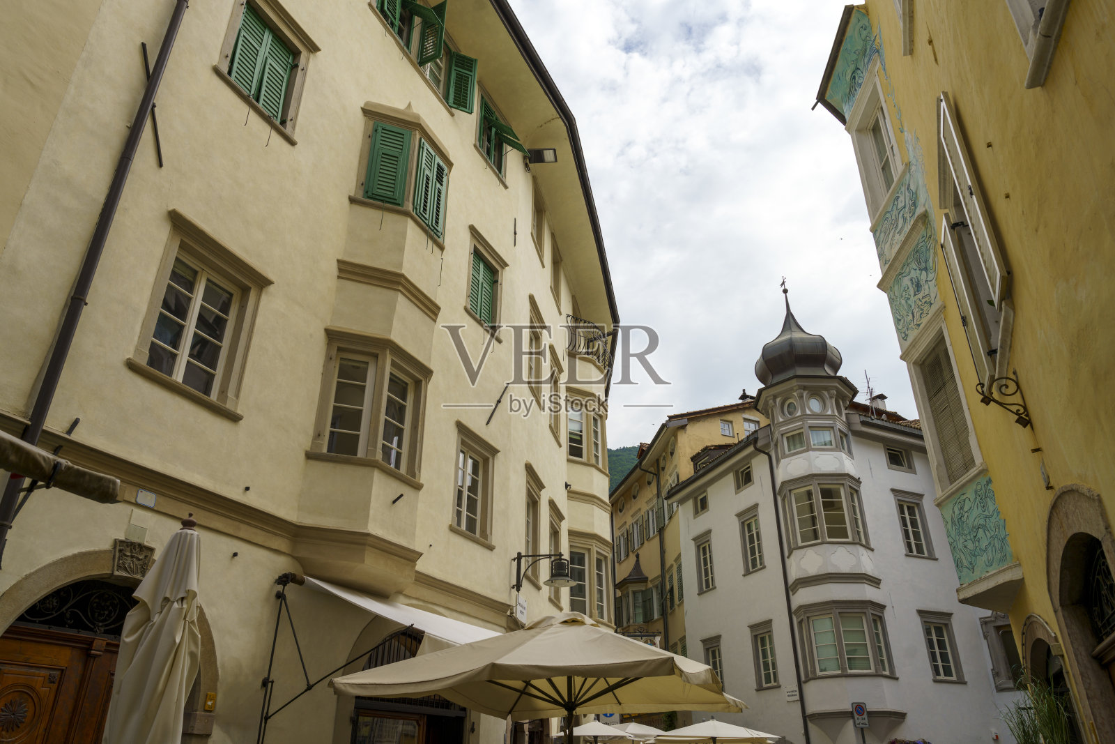 波尔扎诺，博曾，意大利:古老的建筑照片摄影图片