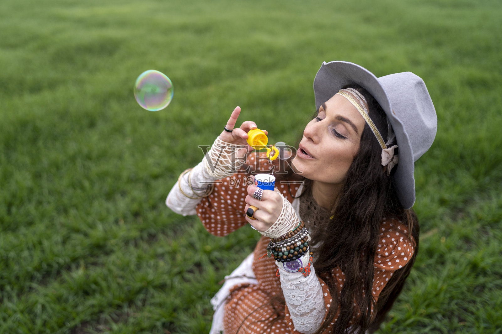 嬉皮的女人照片摄影图片