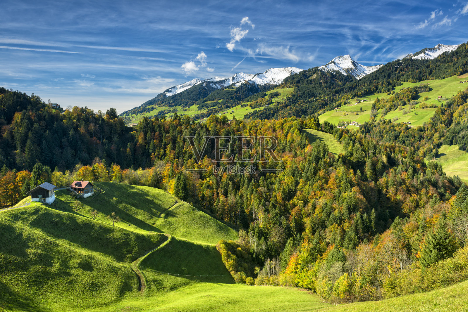 有白雪皑皑的山脉照片摄影图片