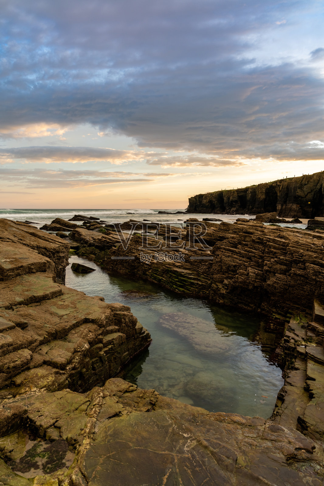西班牙北部加利西亚大教堂海滩的日出照片摄影图片
