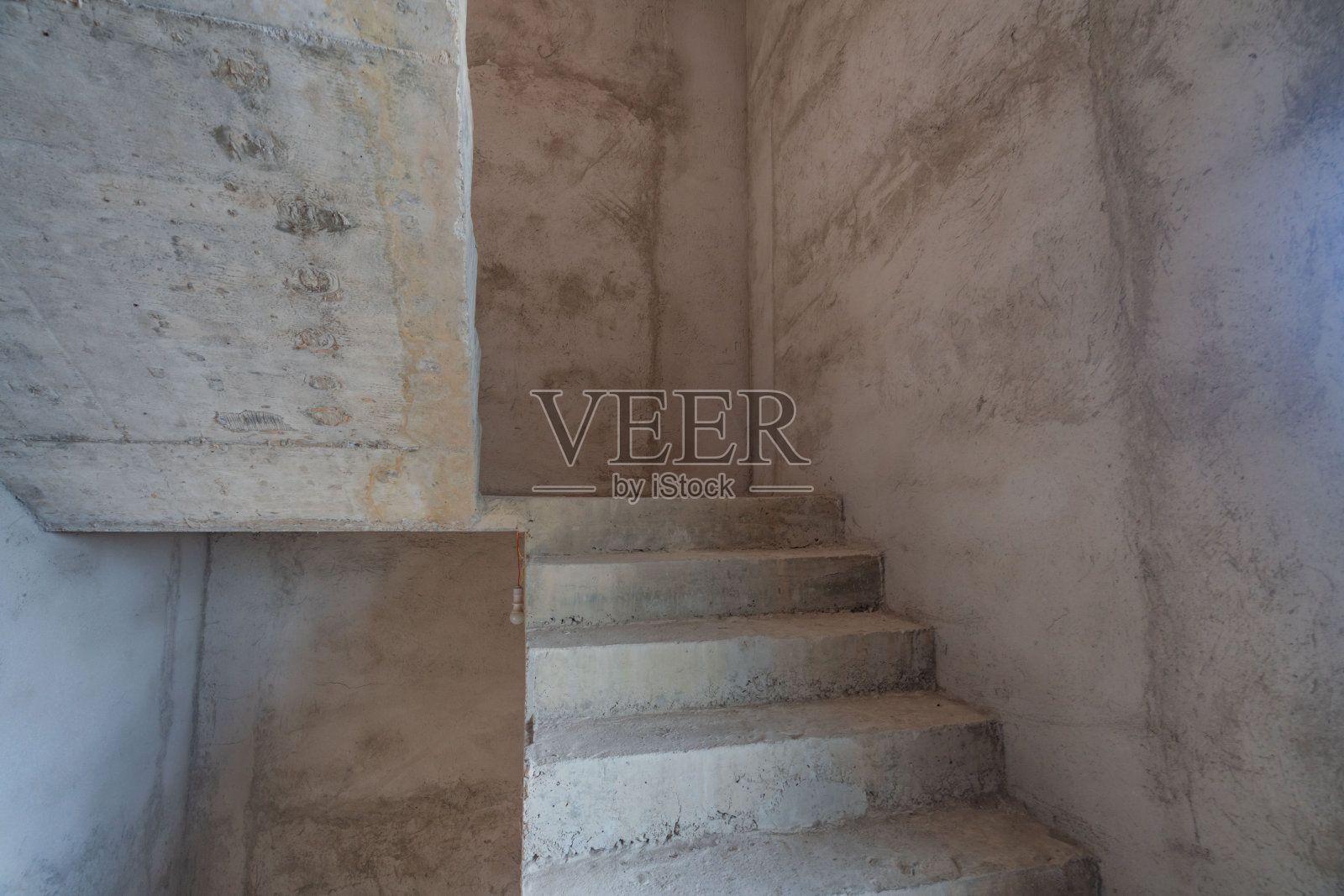 钢筋混凝土结构的粗糙楼梯照片摄影图片