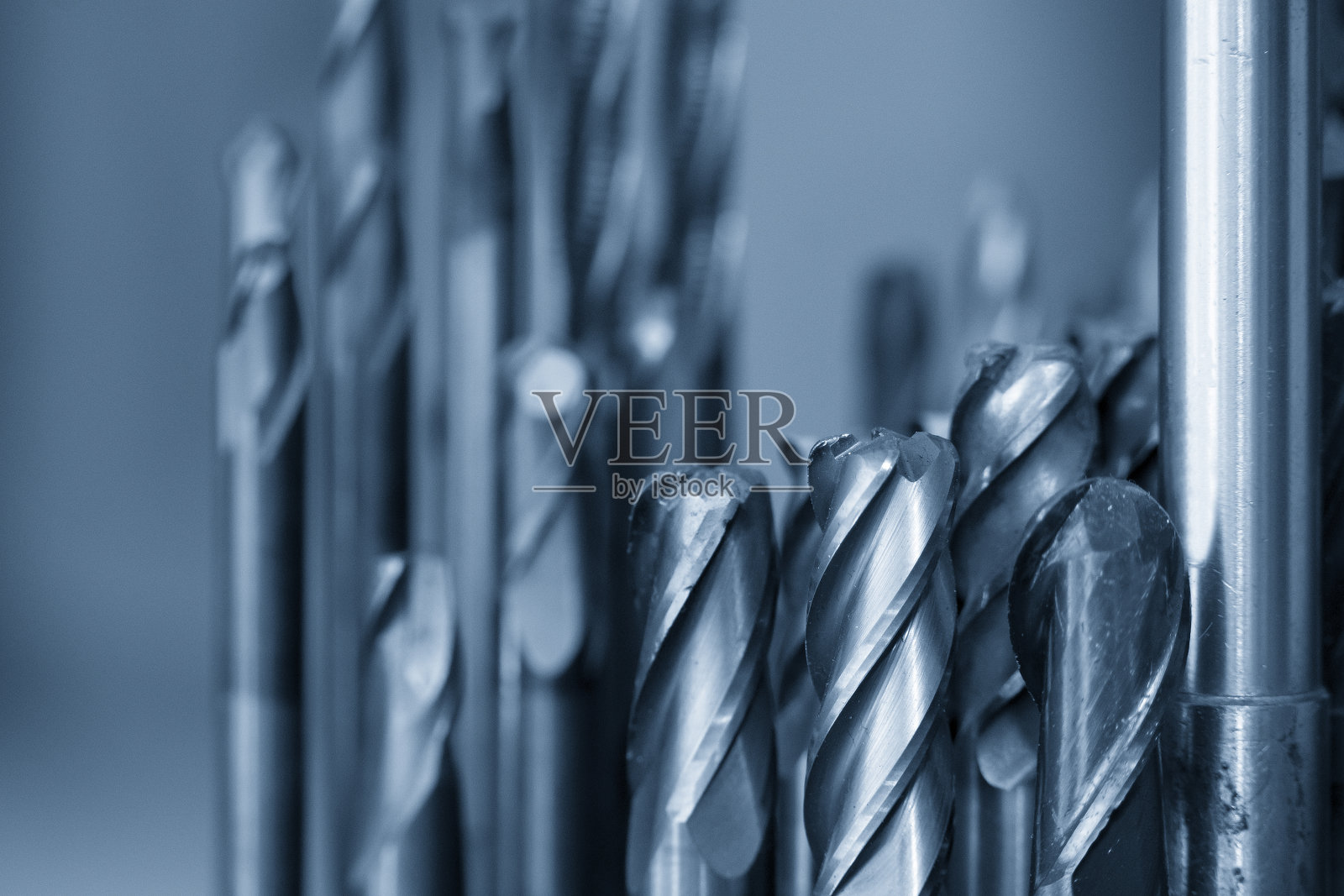 本系列整体硬质合金立铣刀为数控铣床专用刀具。照片摄影图片