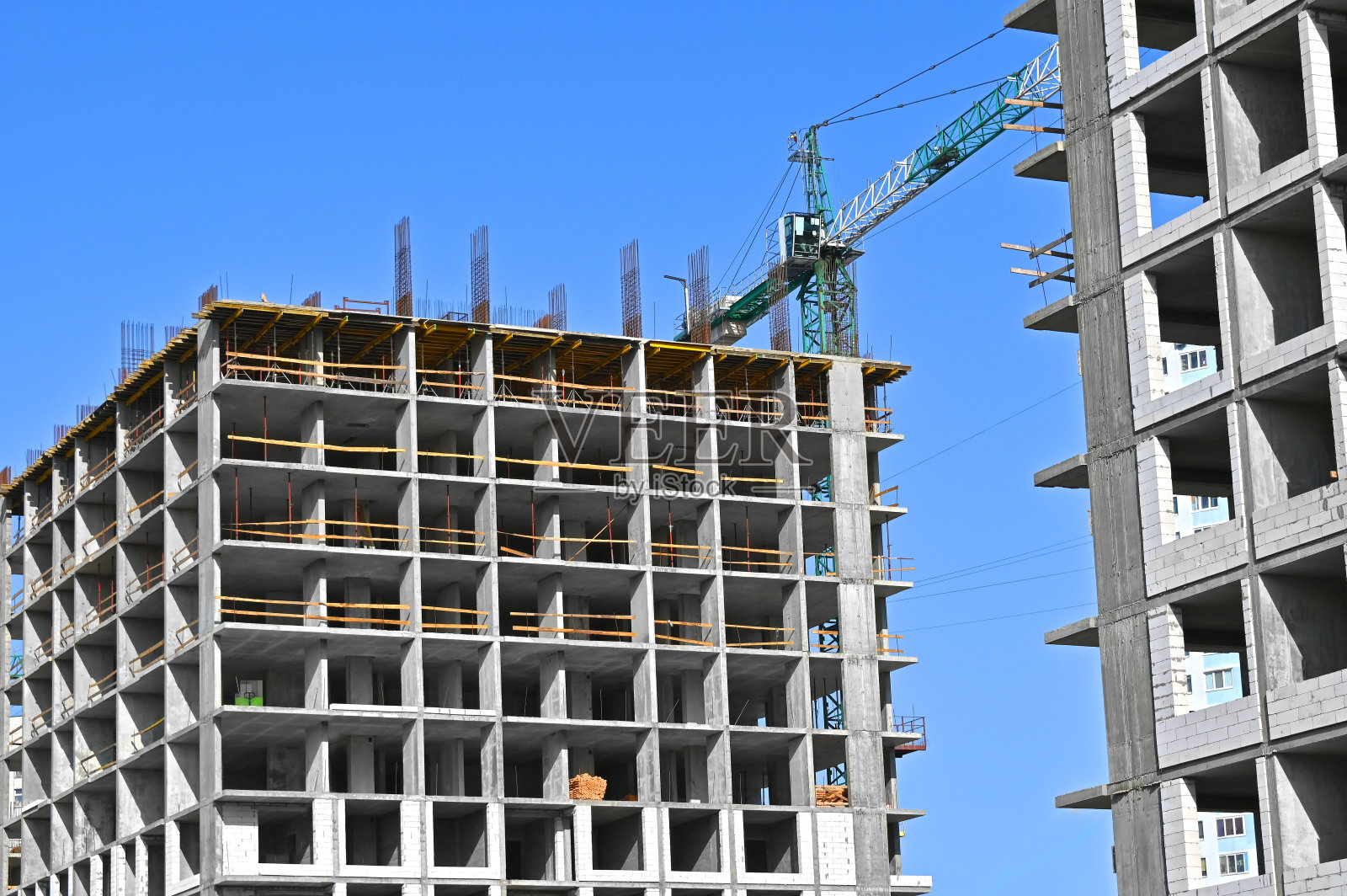 起重机及高层建筑工地照片摄影图片