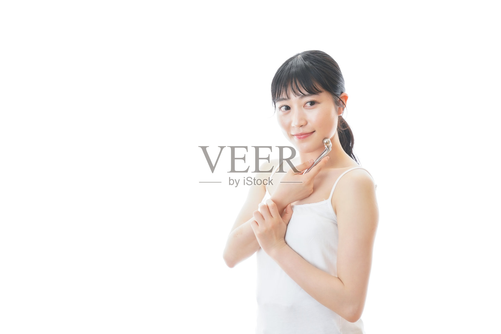 年轻女子在按摩皮肤照片摄影图片