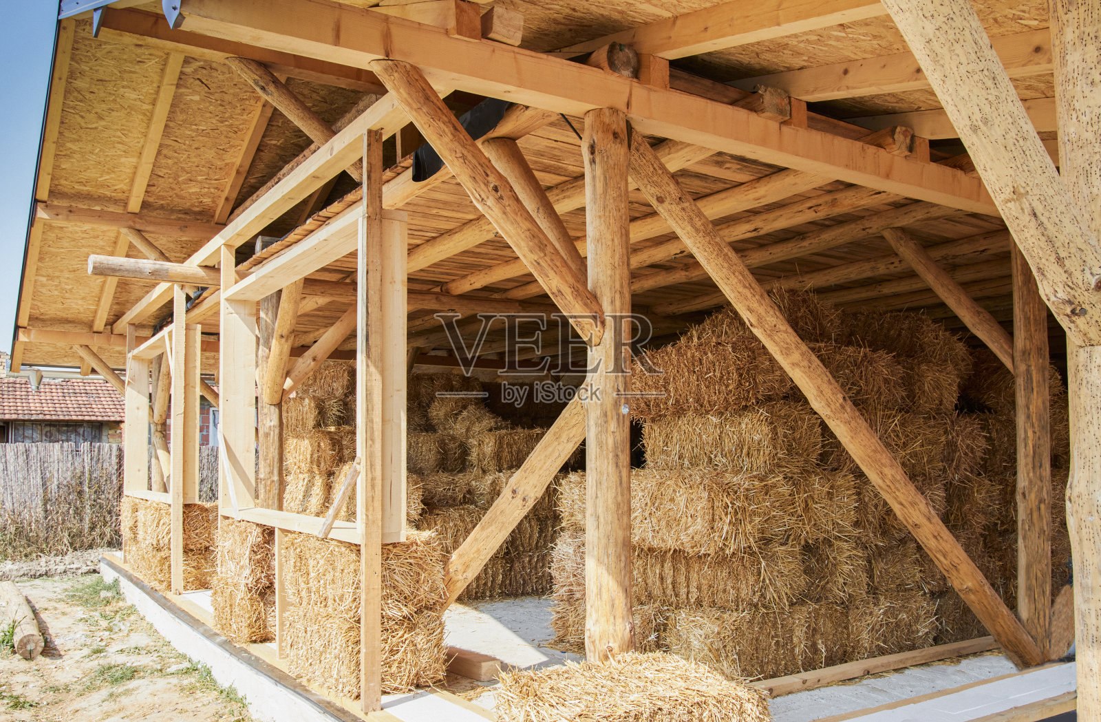 麦秸捆房屋建造，环保住宅照片摄影图片