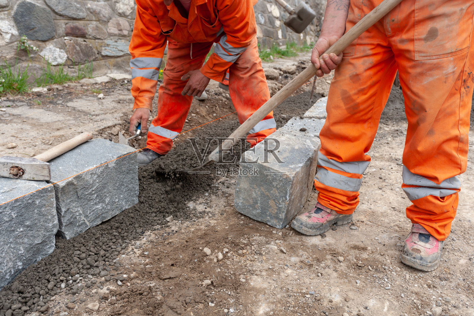 建筑工地上的花岗岩限制物照片摄影图片