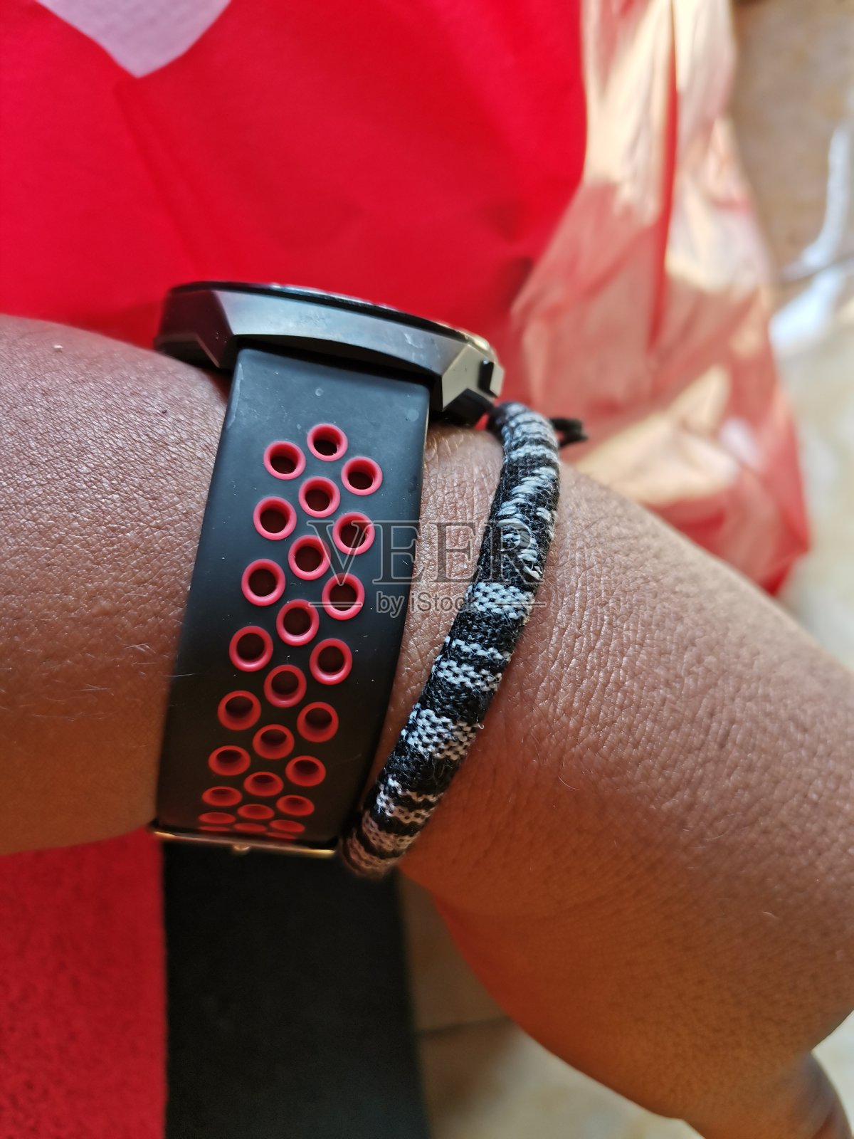 美丽的手带照片摄影图片