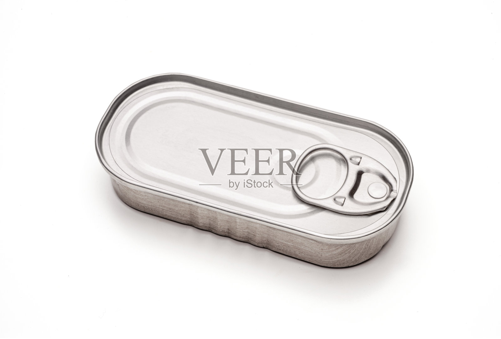 白色背景下的旧锡罐照片摄影图片