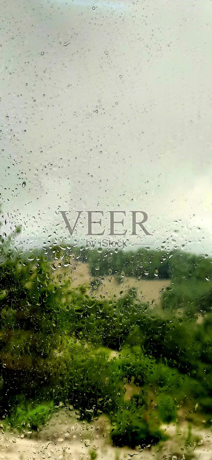 水滴玻璃杯照片摄影图片