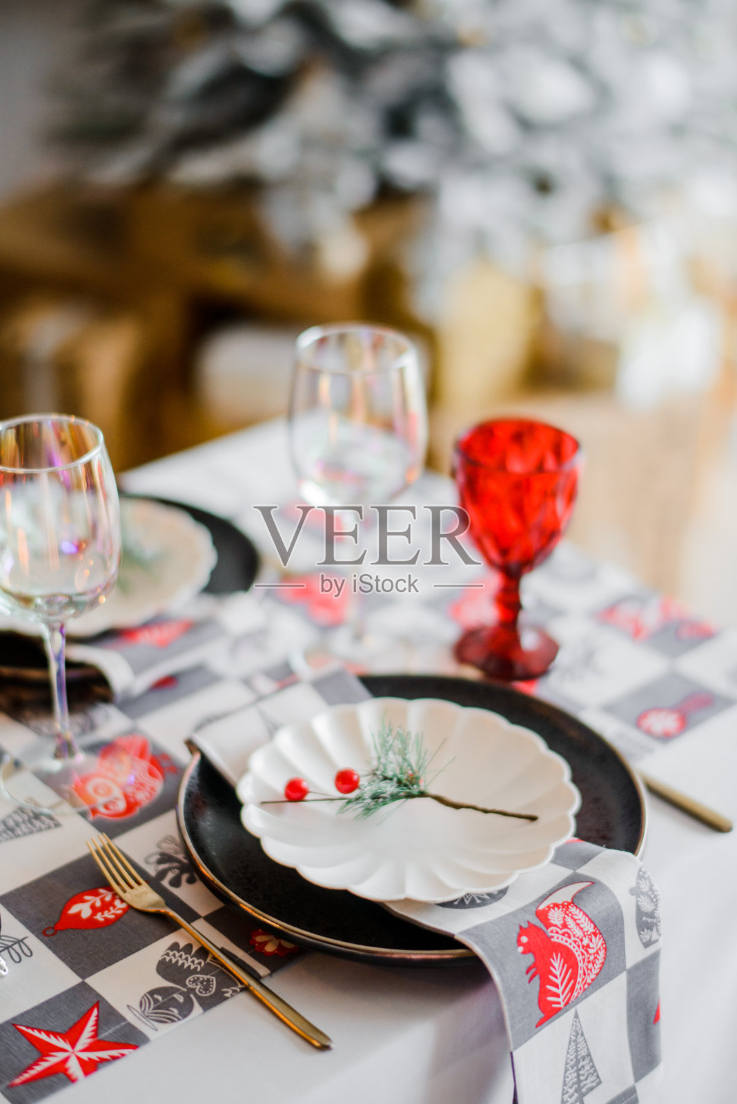 圣诞餐桌布置照片摄影图片