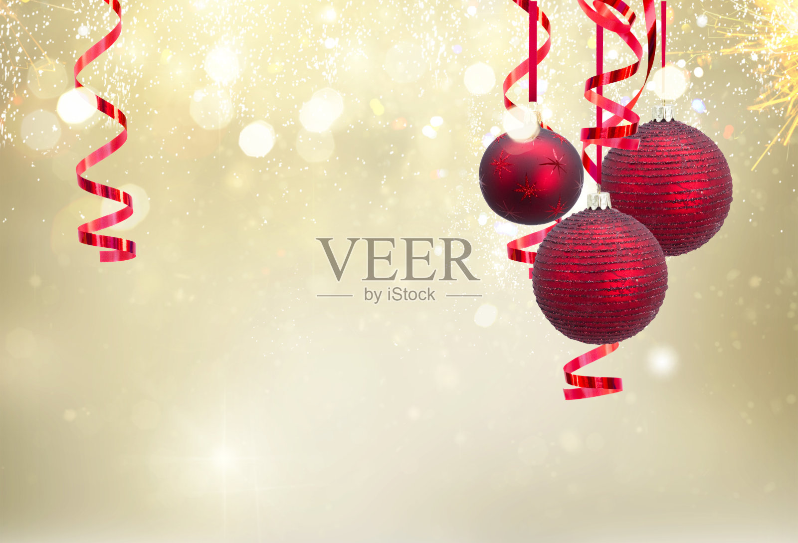 红色的圣诞球照片摄影图片