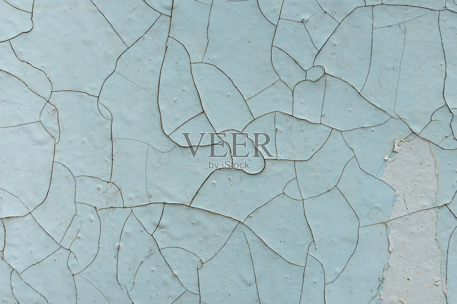 旧门表面有浅蓝色的裂缝。完美的背景创意和抽象的Vintage背景照片摄影图片