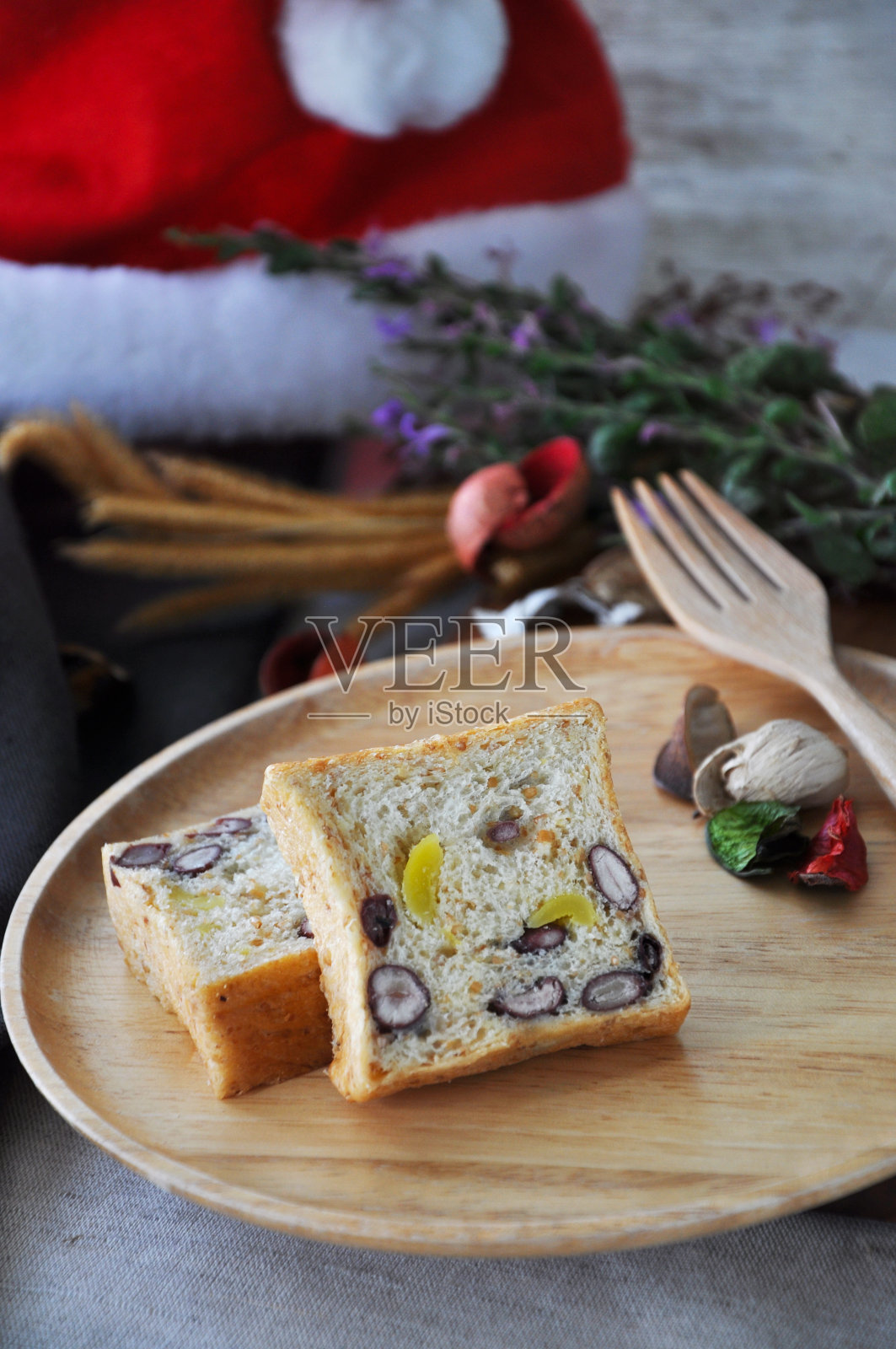 自制红豆银杏健康面包照片摄影图片