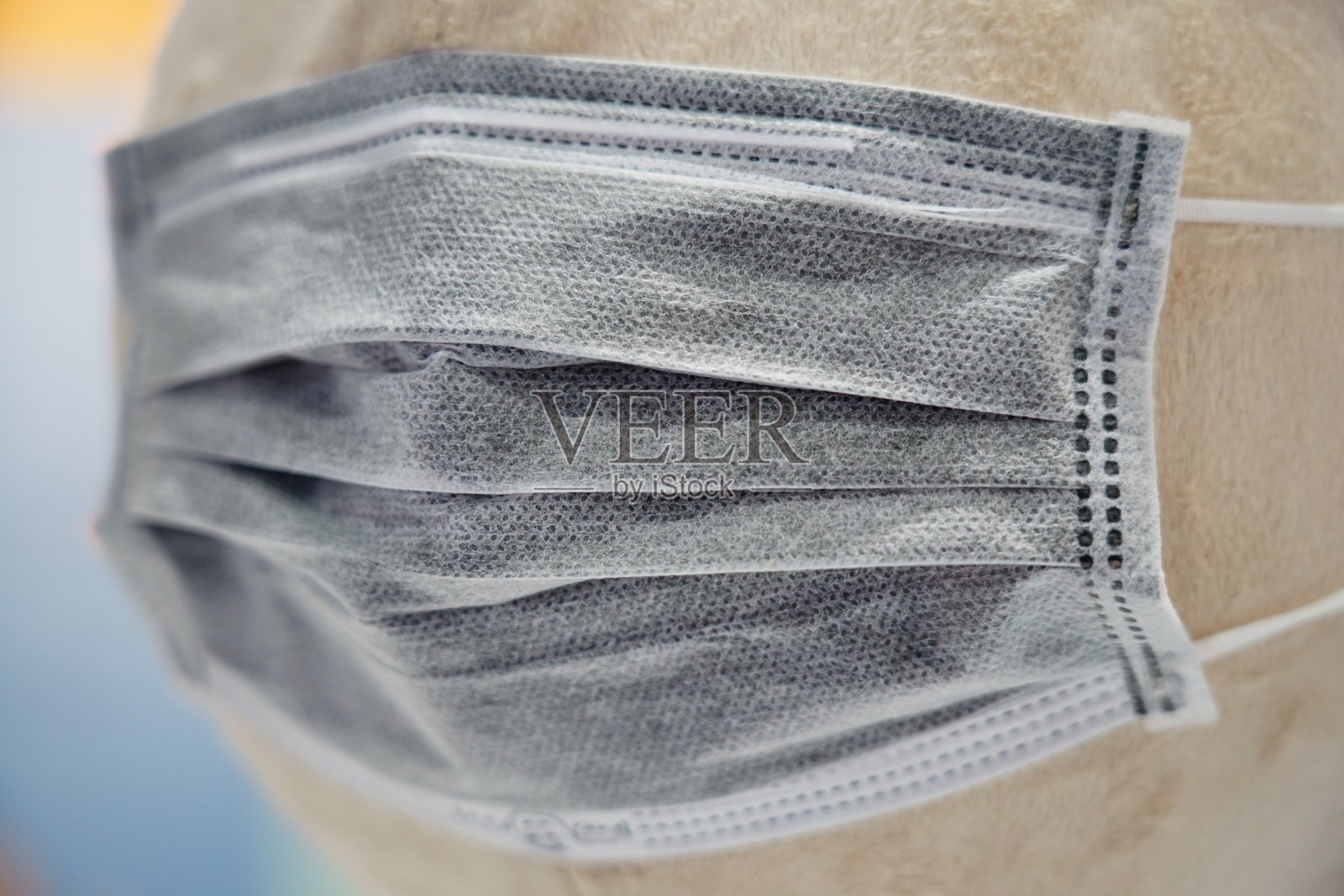 防护冠状病毒的医用碳口罩照片摄影图片