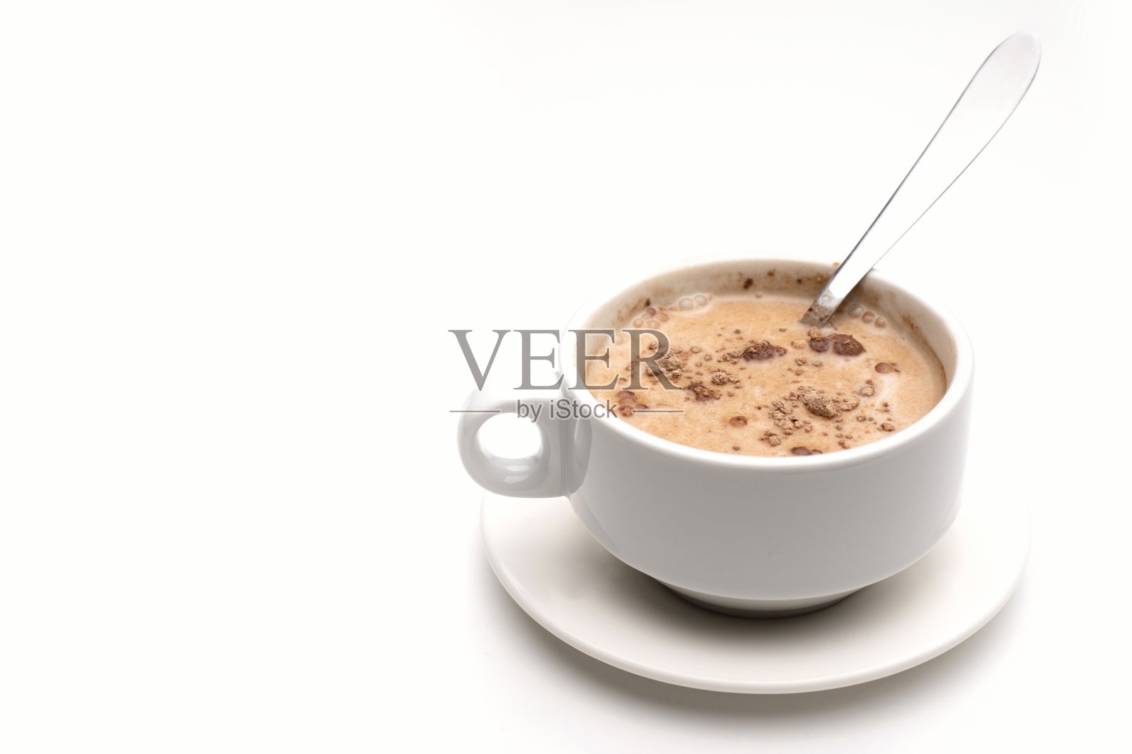 一杯白色背景上有块的可可照片摄影图片