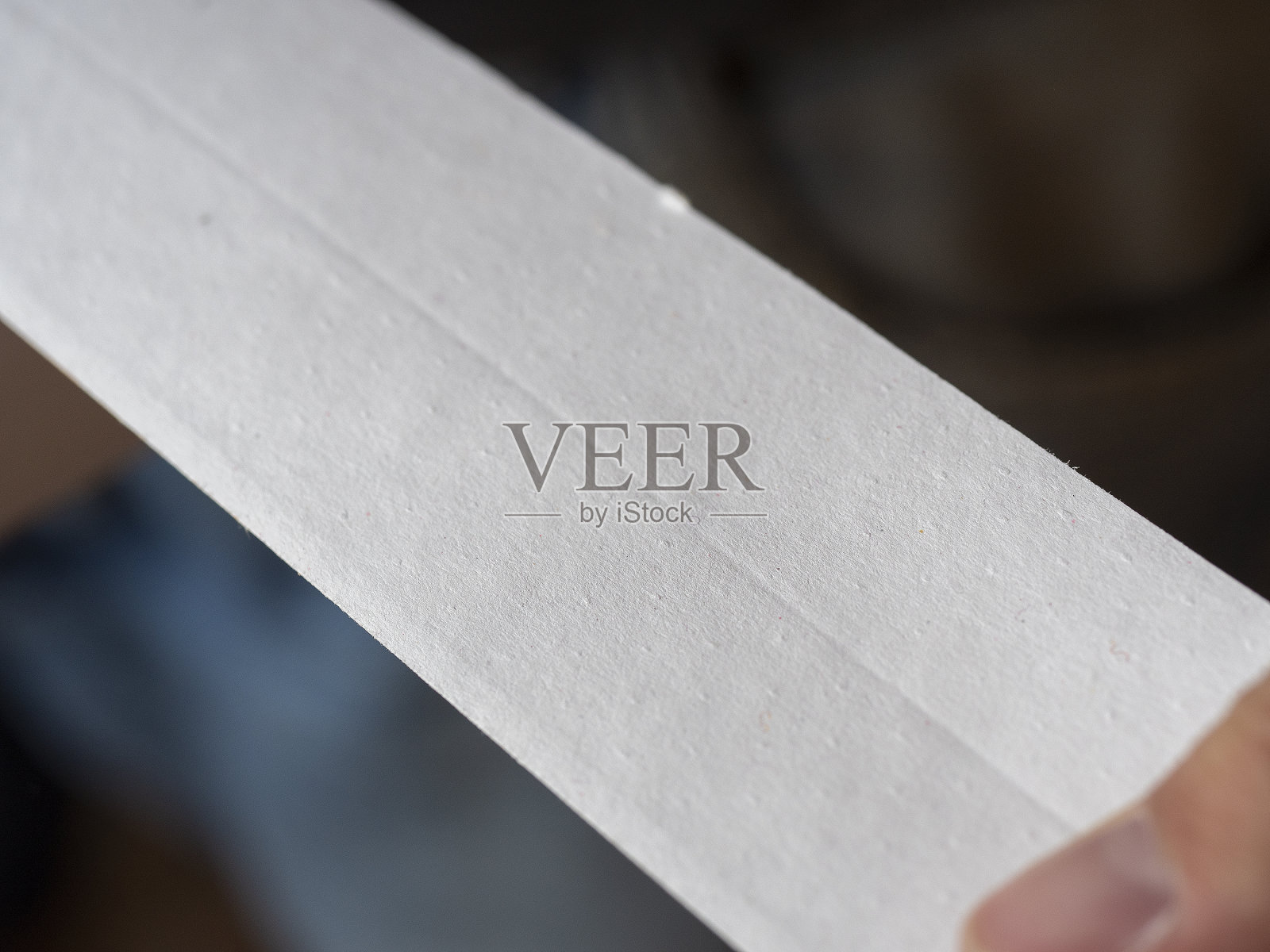 关闭穿孔纸带密封接缝在干墙。有选择性的重点照片摄影图片