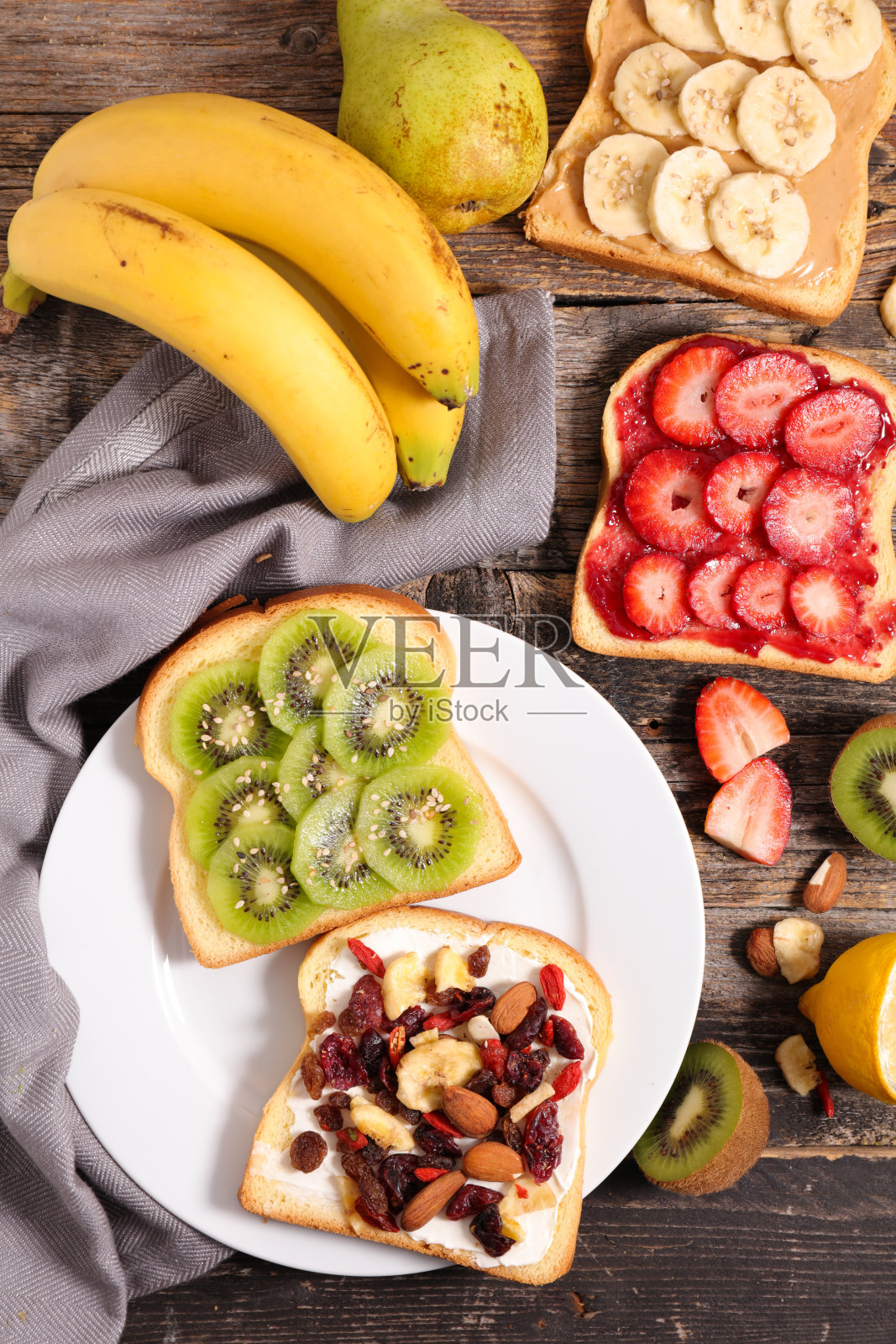 早餐面包和水果-俯视图照片摄影图片