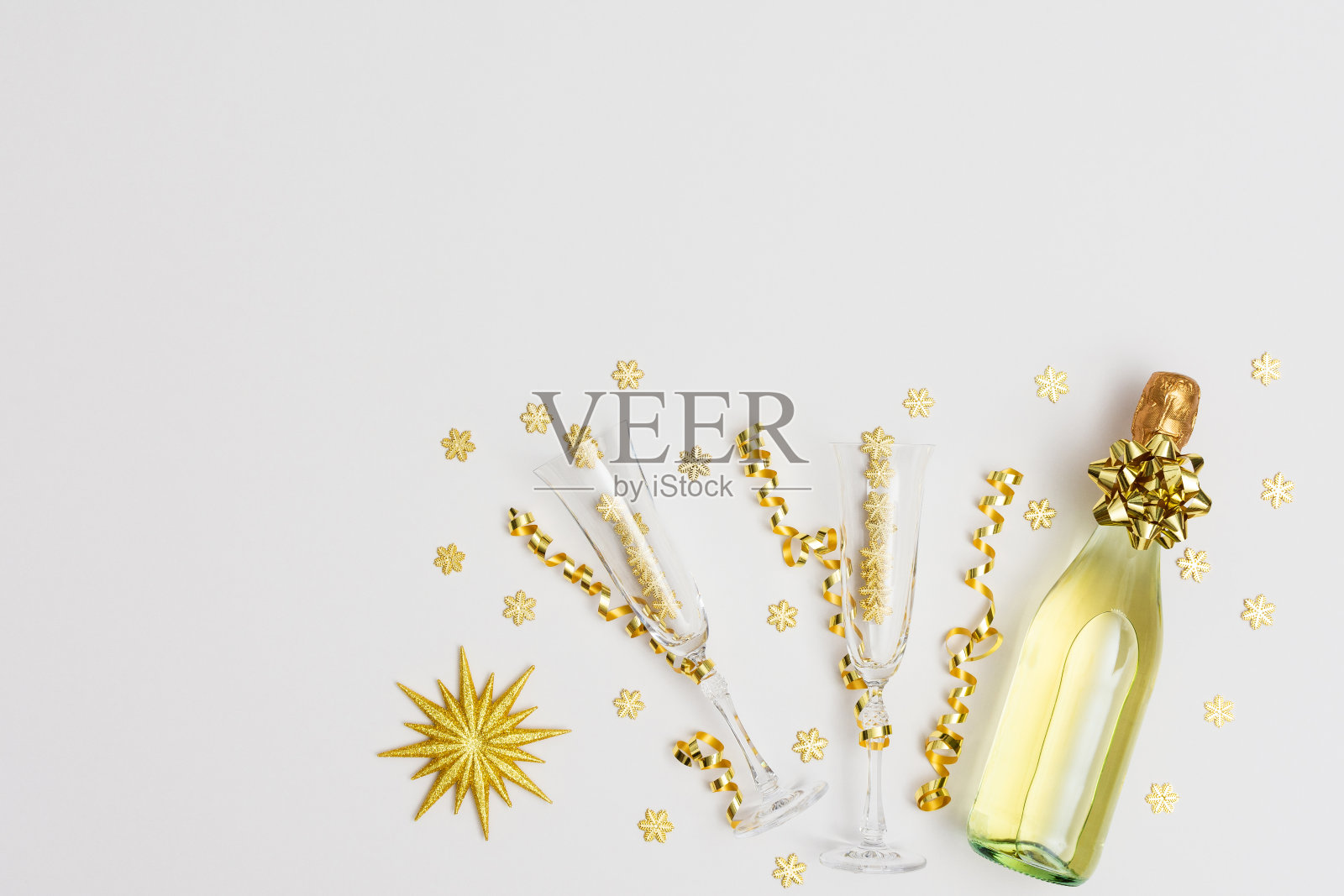 节日的白色背景与金色装饰照片摄影图片