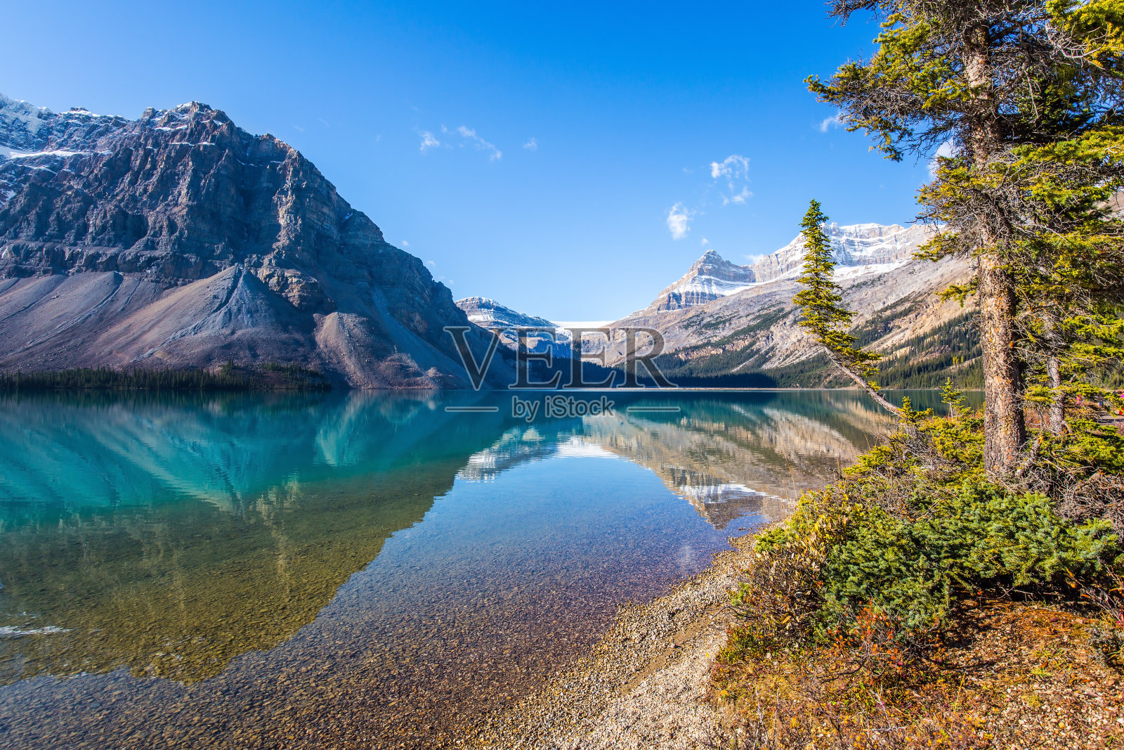 平静的湖水照片摄影图片
