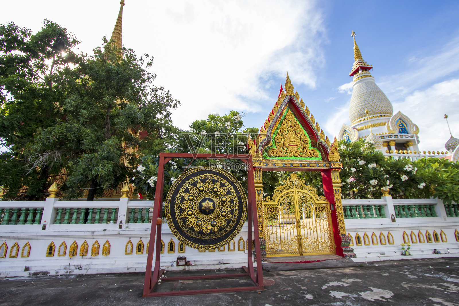 班加迪寺是泰国巴吞他尼省的一座美丽的寺庙。照片摄影图片