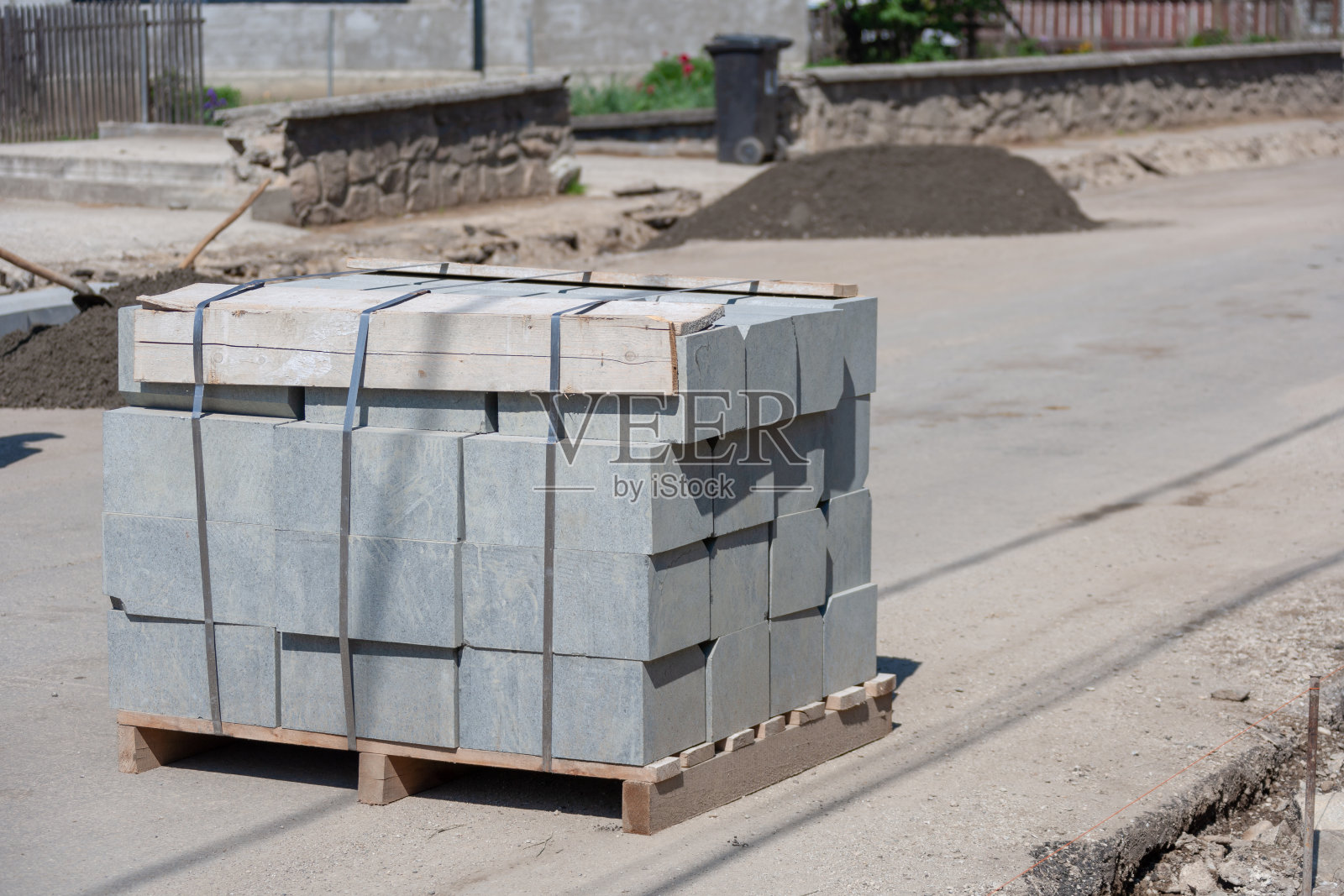 建筑工地上的花岗岩限制物照片摄影图片