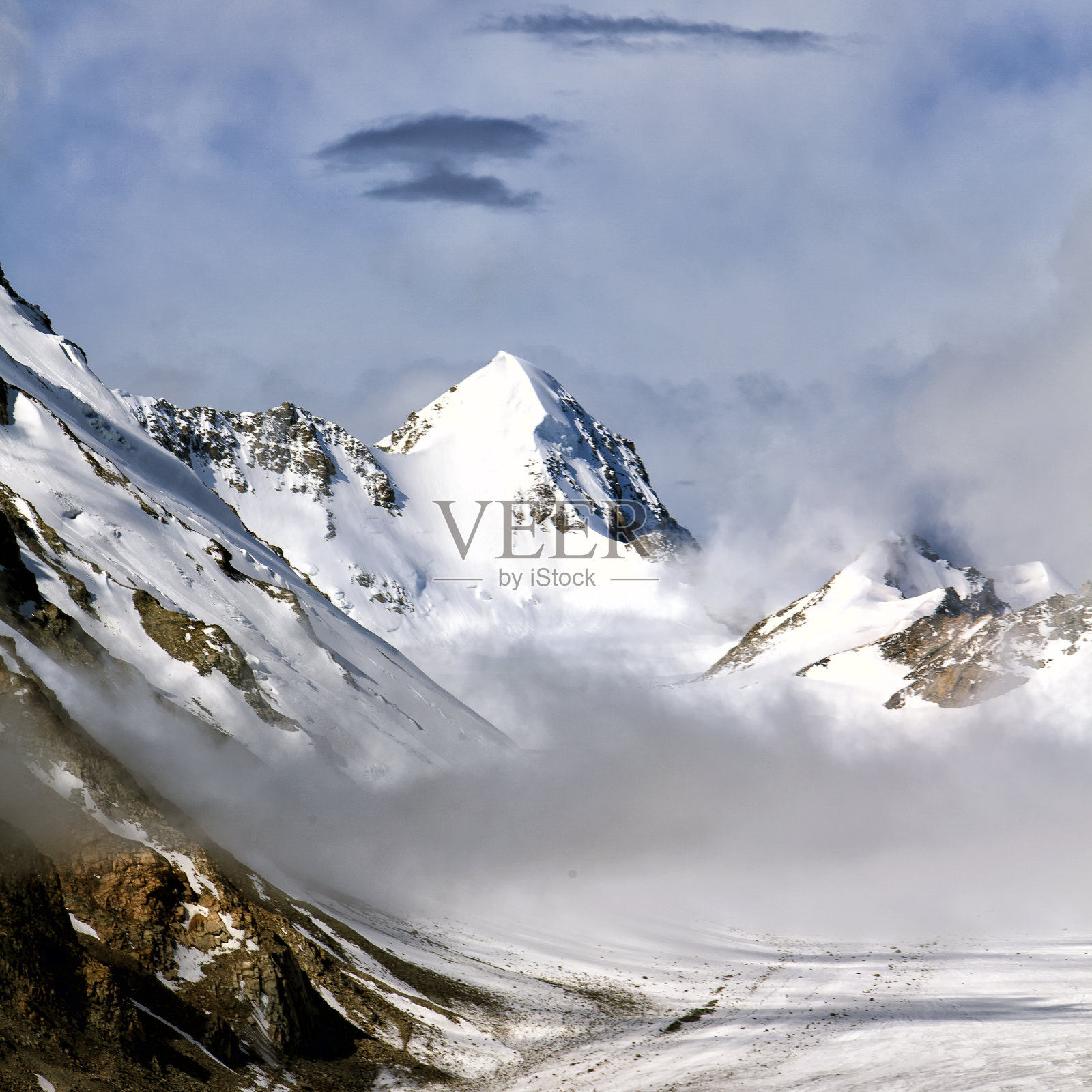 蒙古神圣的山脉照片摄影图片