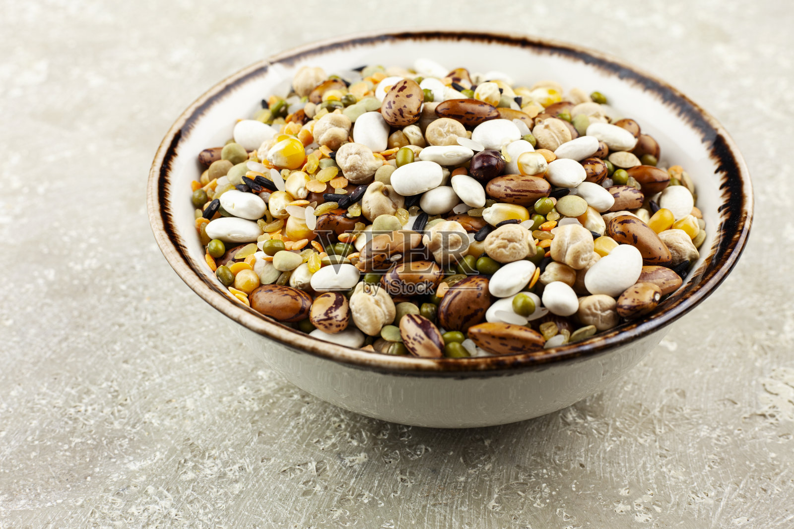 在桌子上的生豆类，特写。照片摄影图片