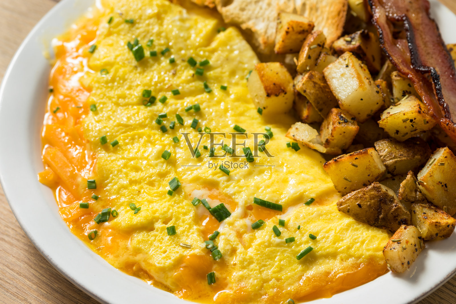 自制健康芝士煎蛋卷作为早餐照片摄影图片