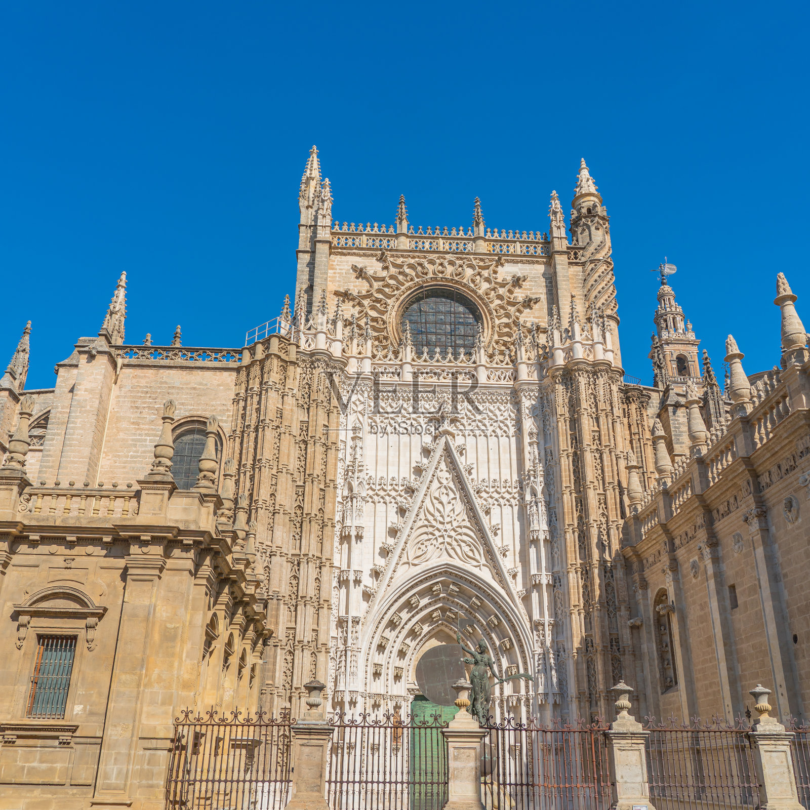 王子通往圣玛丽大教堂的门，塞维利亚大教堂，在塞维利亚，安达卢西亚，西班牙照片摄影图片