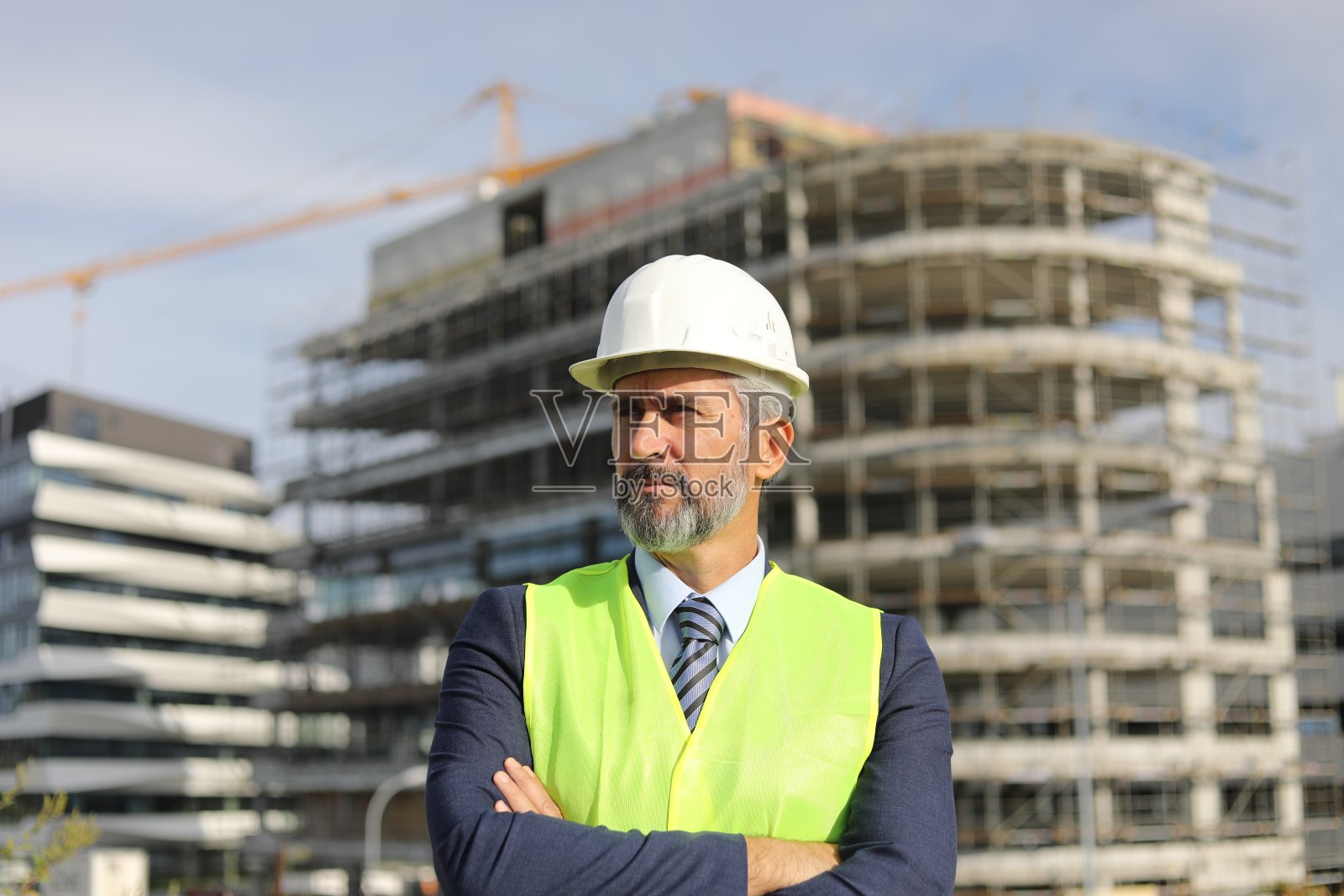 高级经理-肖像前的办公楼正在建设中照片摄影图片