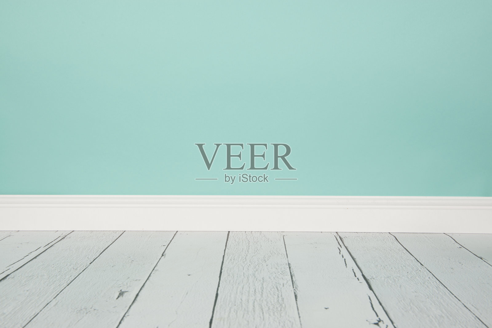 空荡荡的工作室客厅，木地板和蓝色墙纸背景与复制空间照片摄影图片