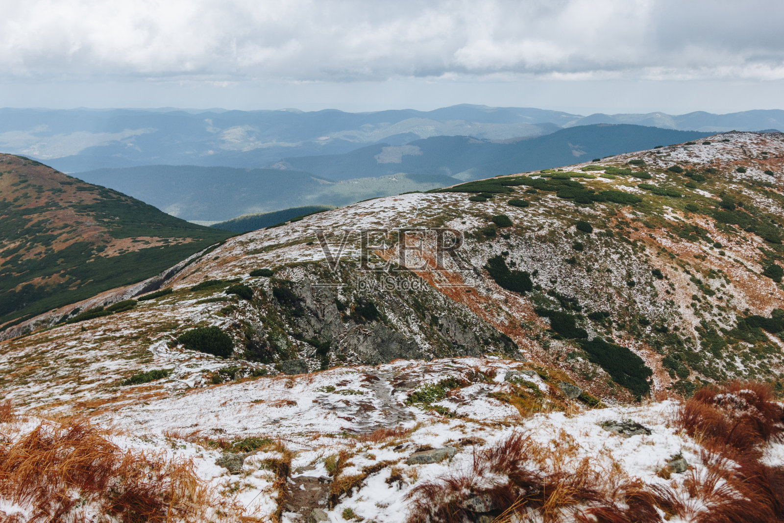 喀尔巴阡山脉美丽的风景照片摄影图片