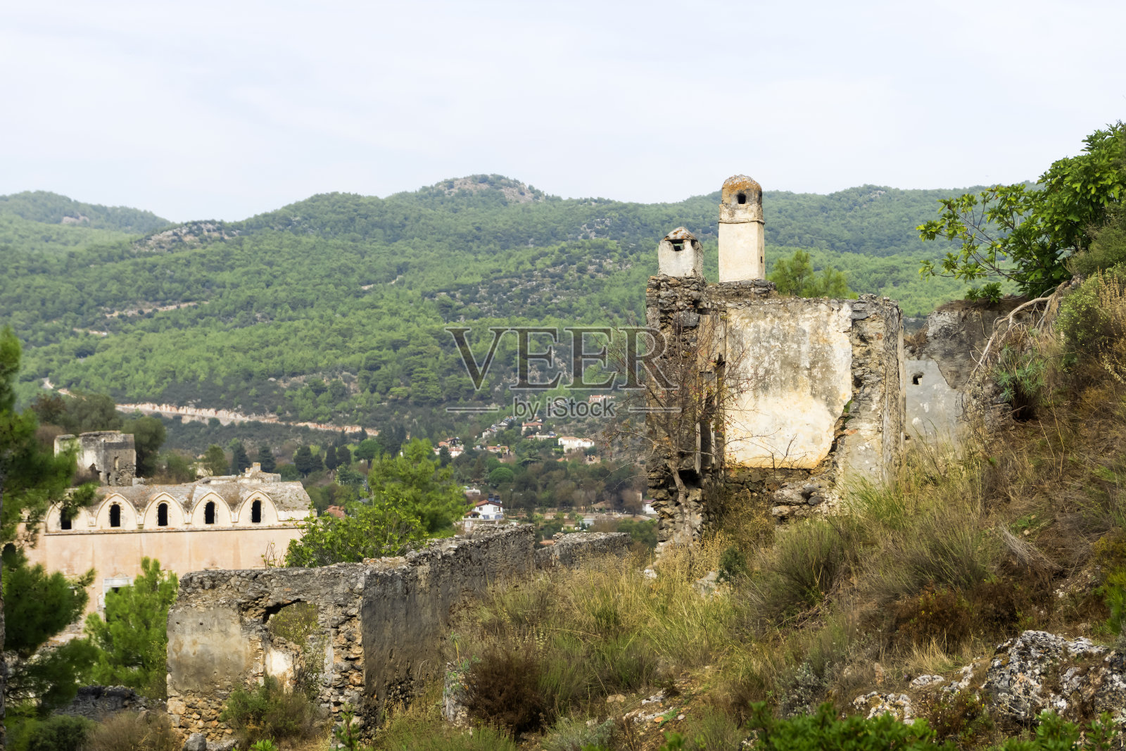 土耳其的地标。利西亚小道上被遗弃的希腊古城Kayakoy。照片摄影图片